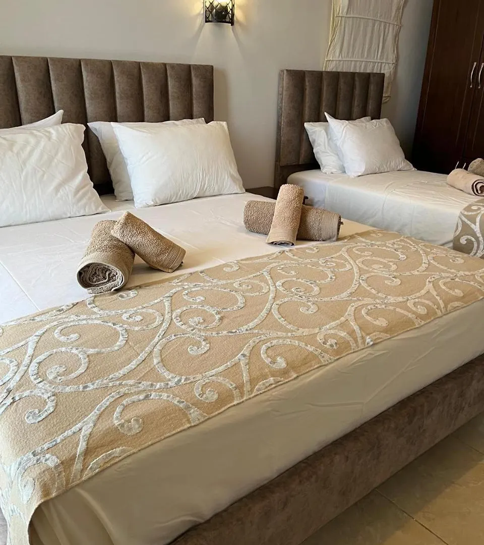Bluemoon Suites Sarandë 0*,